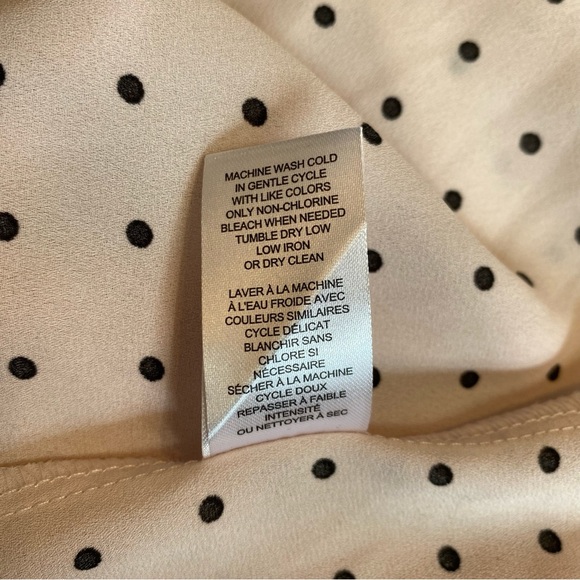 T Tahari Light Blush Spaced Dot Short Sleeve Blouse Size S NWT Ruffle Polka Dot - Picture 16 of 16